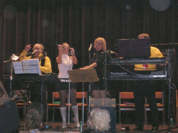 K poslechu a tanci hrla kapela Magnet