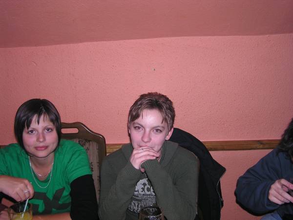 Nkte se tv stle spokojen....